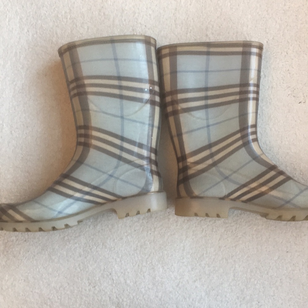 Burberry blue rainboots